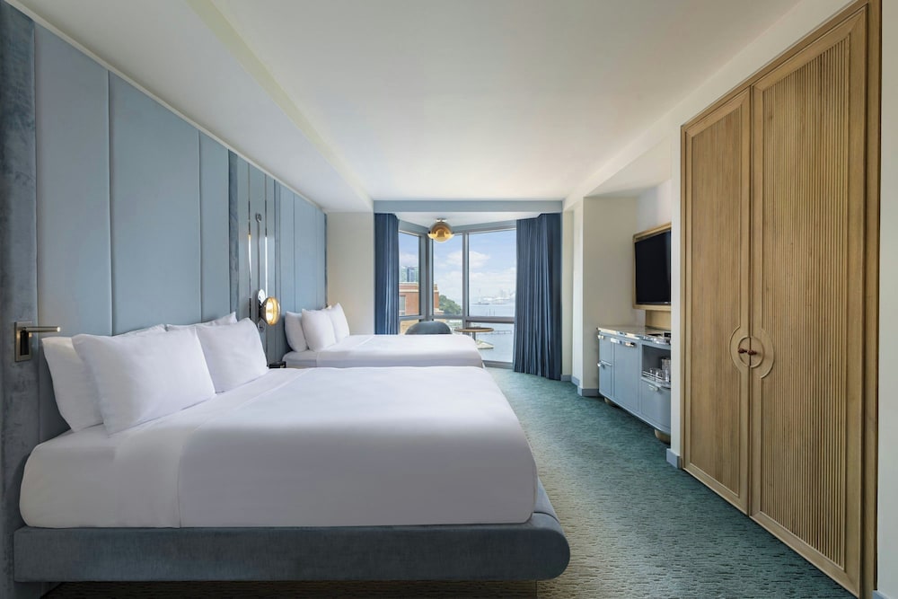 Fabulous, 2 Queen Beds, River View