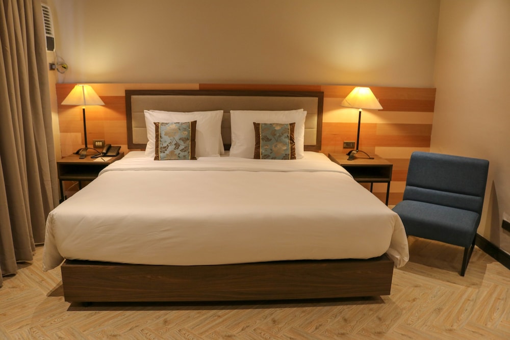 Acacia Hotel Bacolod 6/20