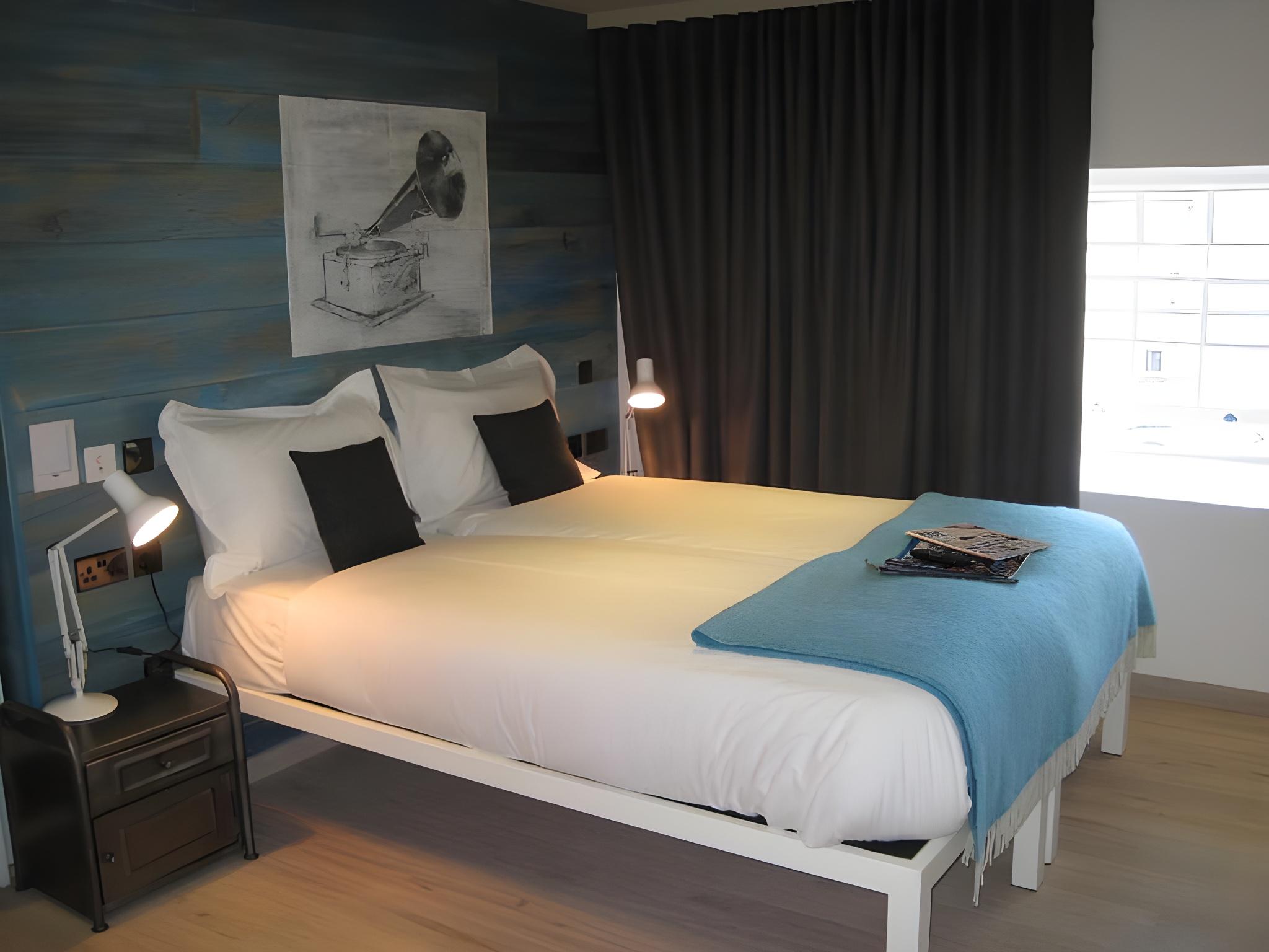 L Room, Single Bed