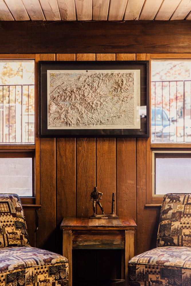 Brookside Lodge 2/33