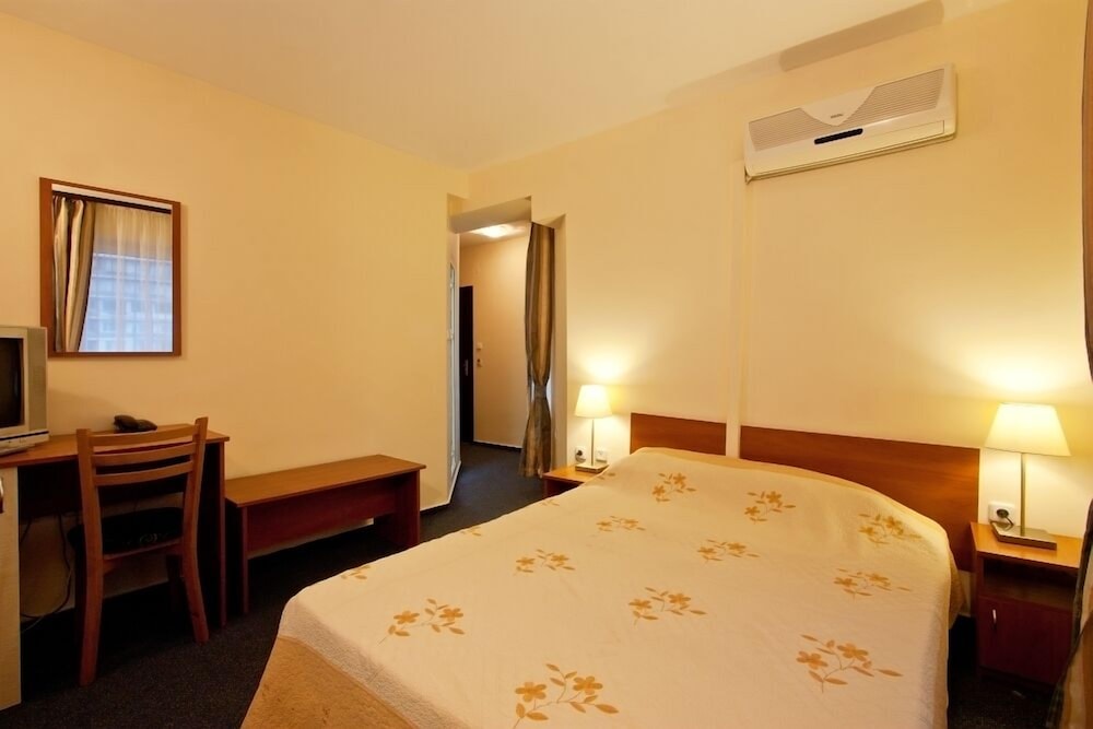 Hotel Cheap 12/34