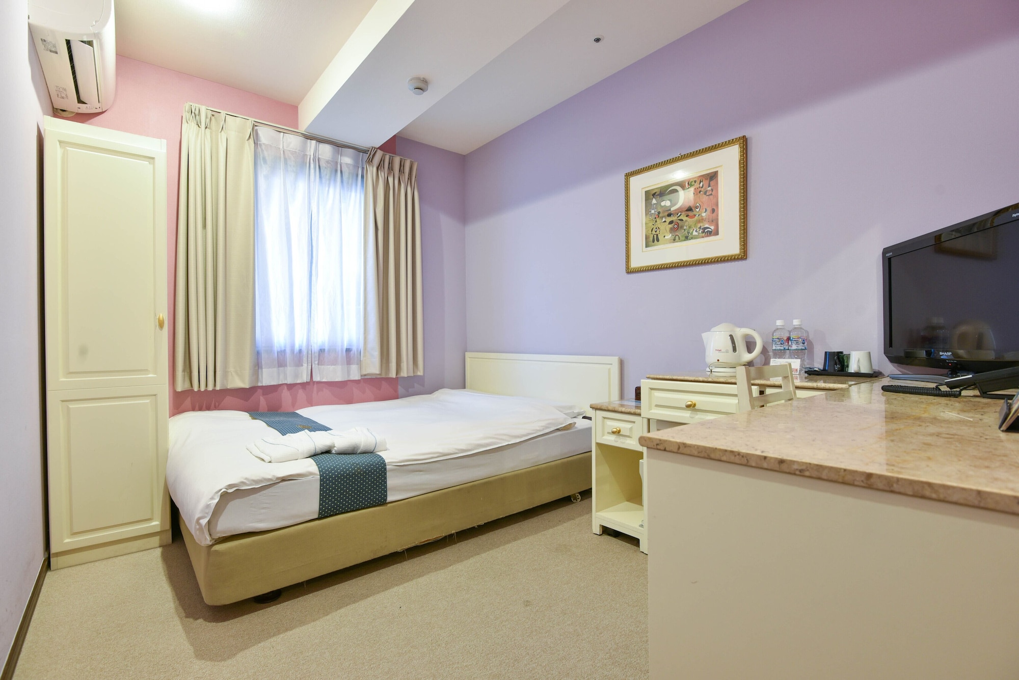 Female Only, Economy, Double Bed