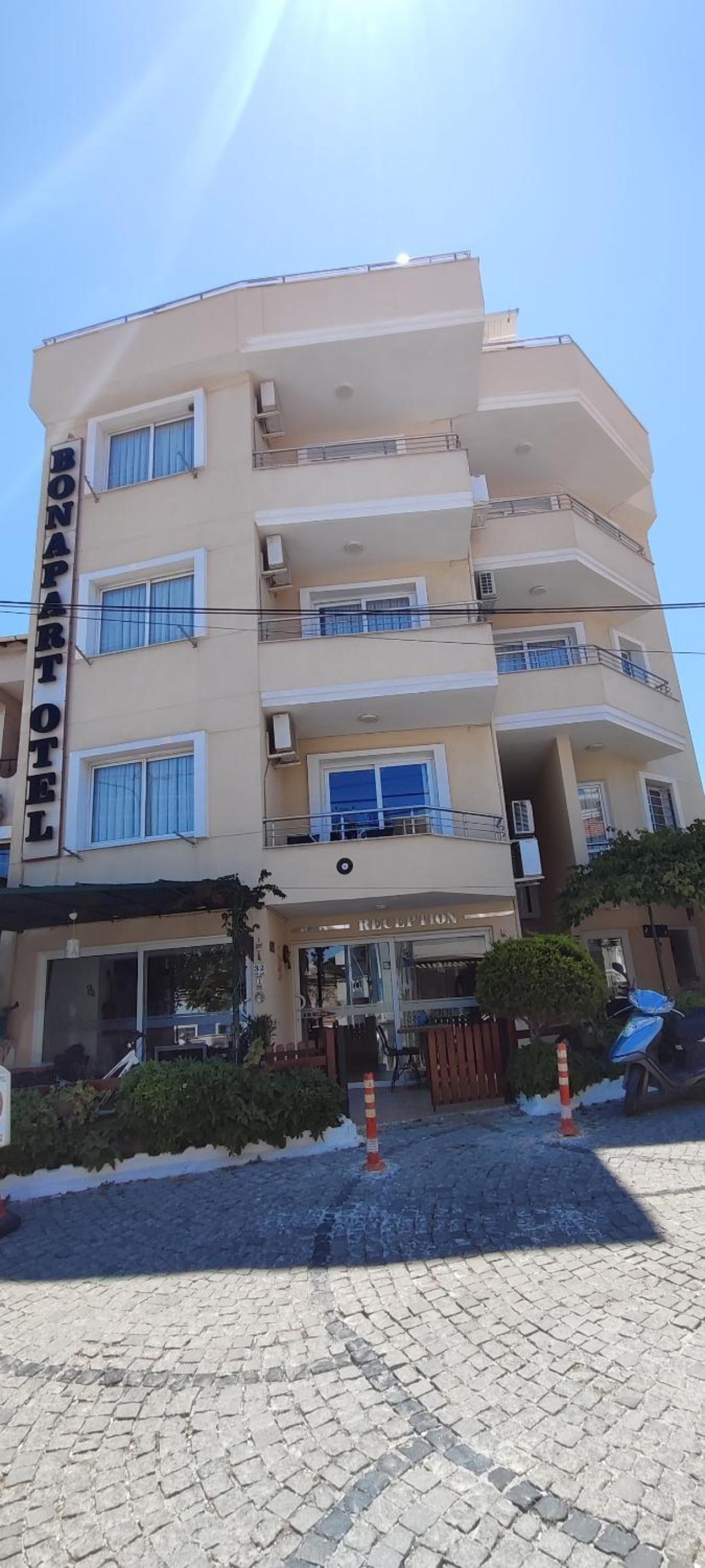 Bonapart Hotel 4/47