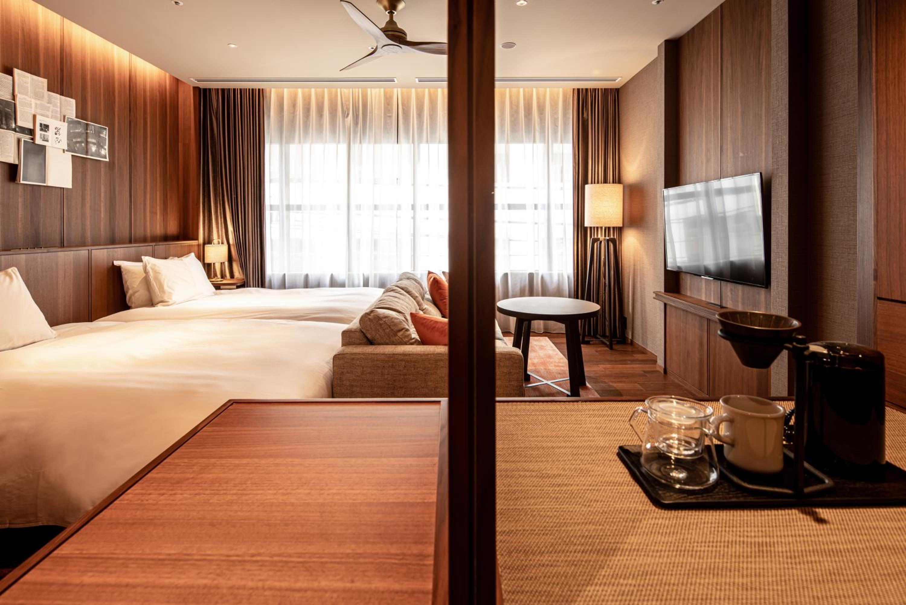 Episode 5, 2 Double Beds