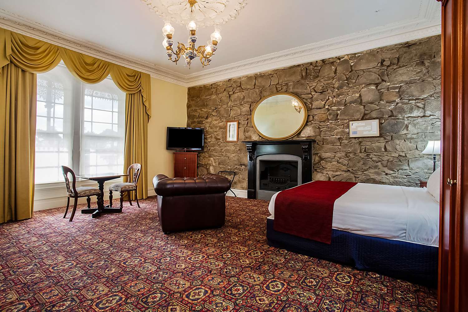Efficiency, Suite, King Bed