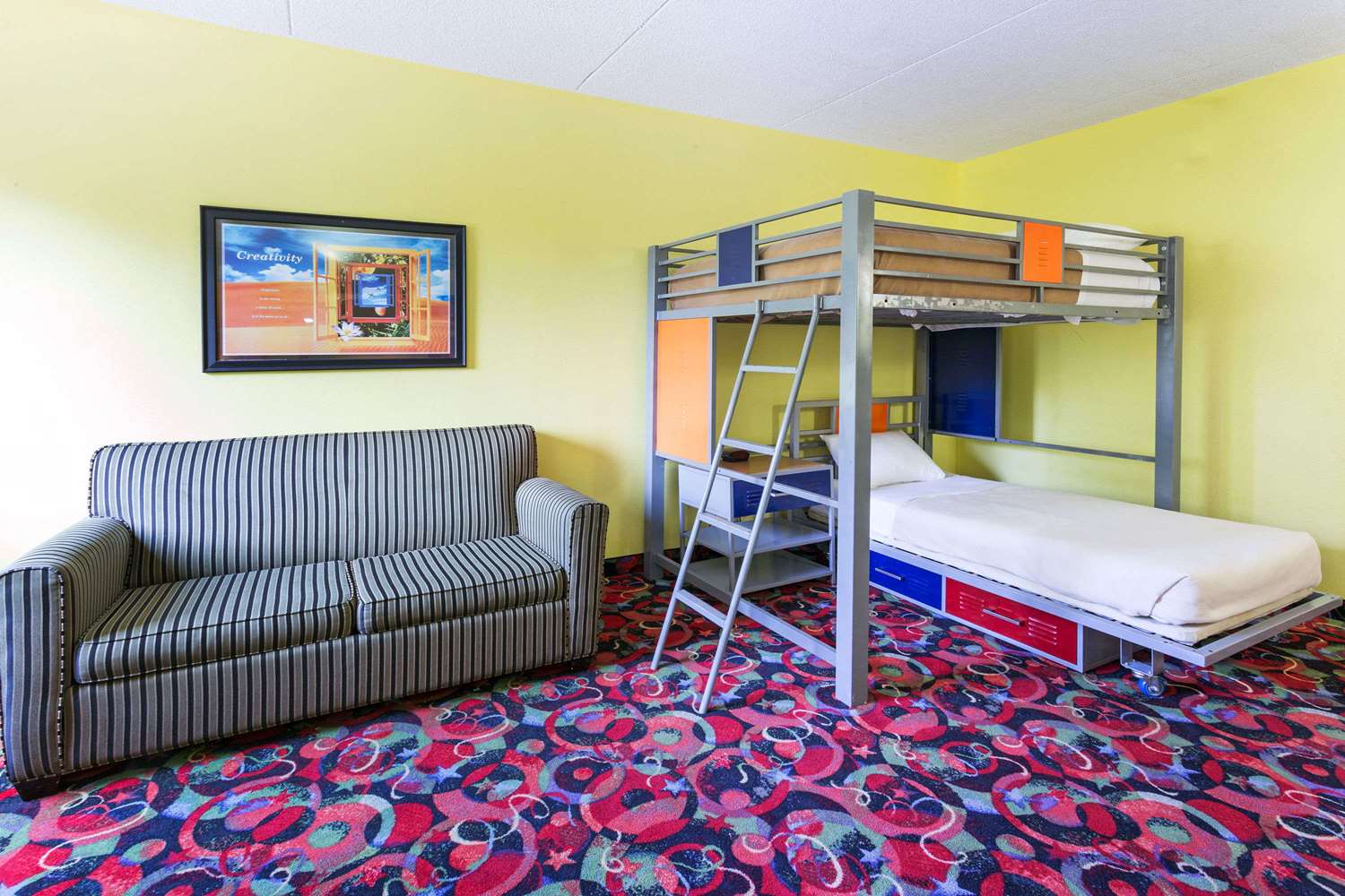 Ramada By Wyndham Bettendorf 8/17
