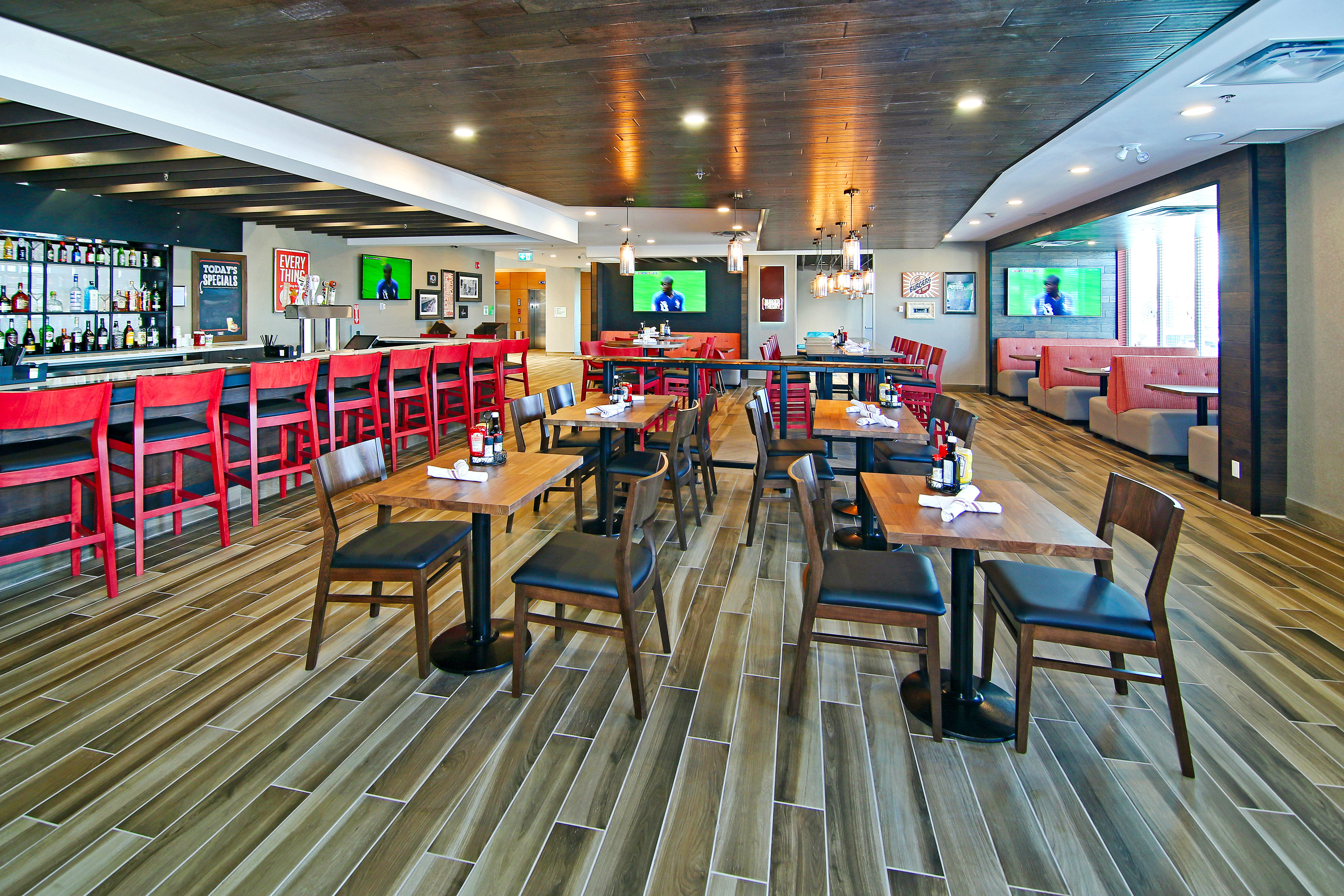 Holiday Inn & Suites Calgary Airport North 34/50