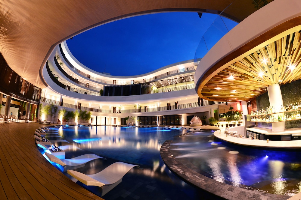 Hue Hotels Resorts Boracay 66/67