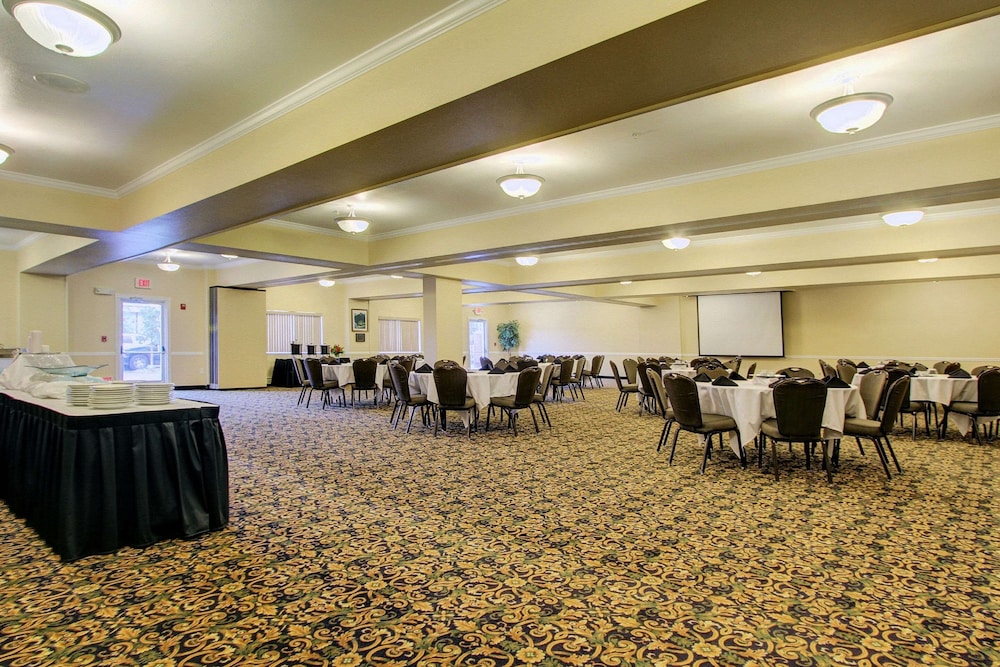 Clarion Suites Anchorage Downtown 37/45