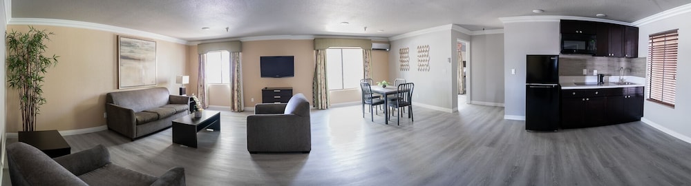 Alexis Park Resort 35/67
