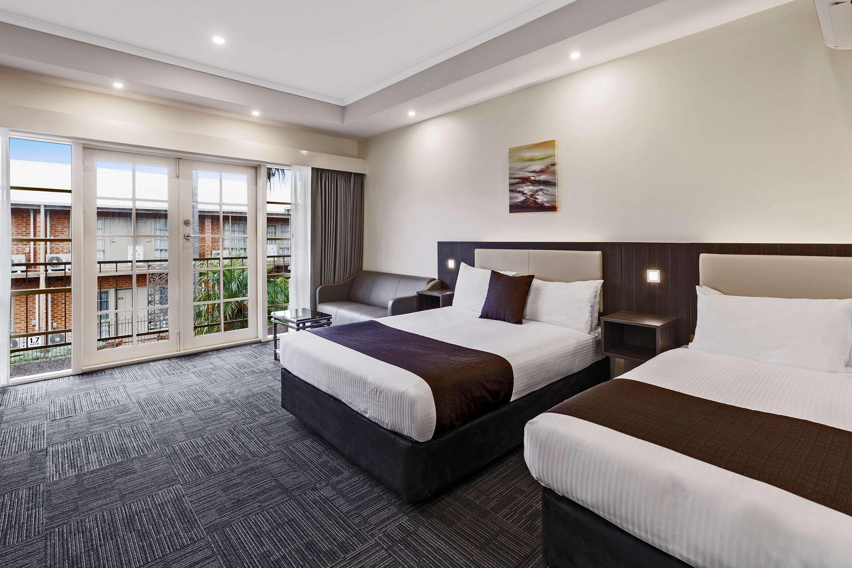 Room, 2 Beds, Quality Hotel Melbourne Airport 2/10