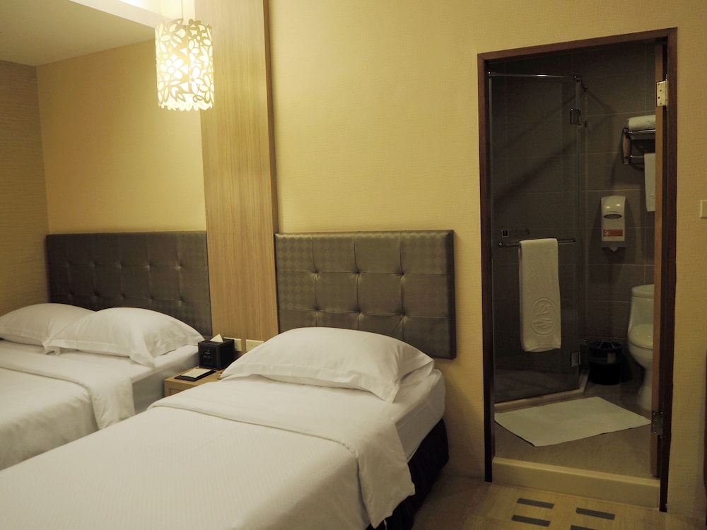 ROOM, TRIPLE