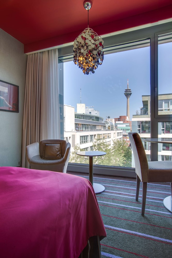 Radisson Blu Media Harbour Hotel Dusseldorf 24/68