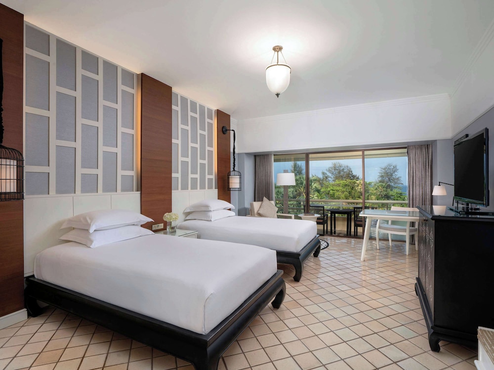 SUPERIOR, TWIN BEDS, SEA VIEW