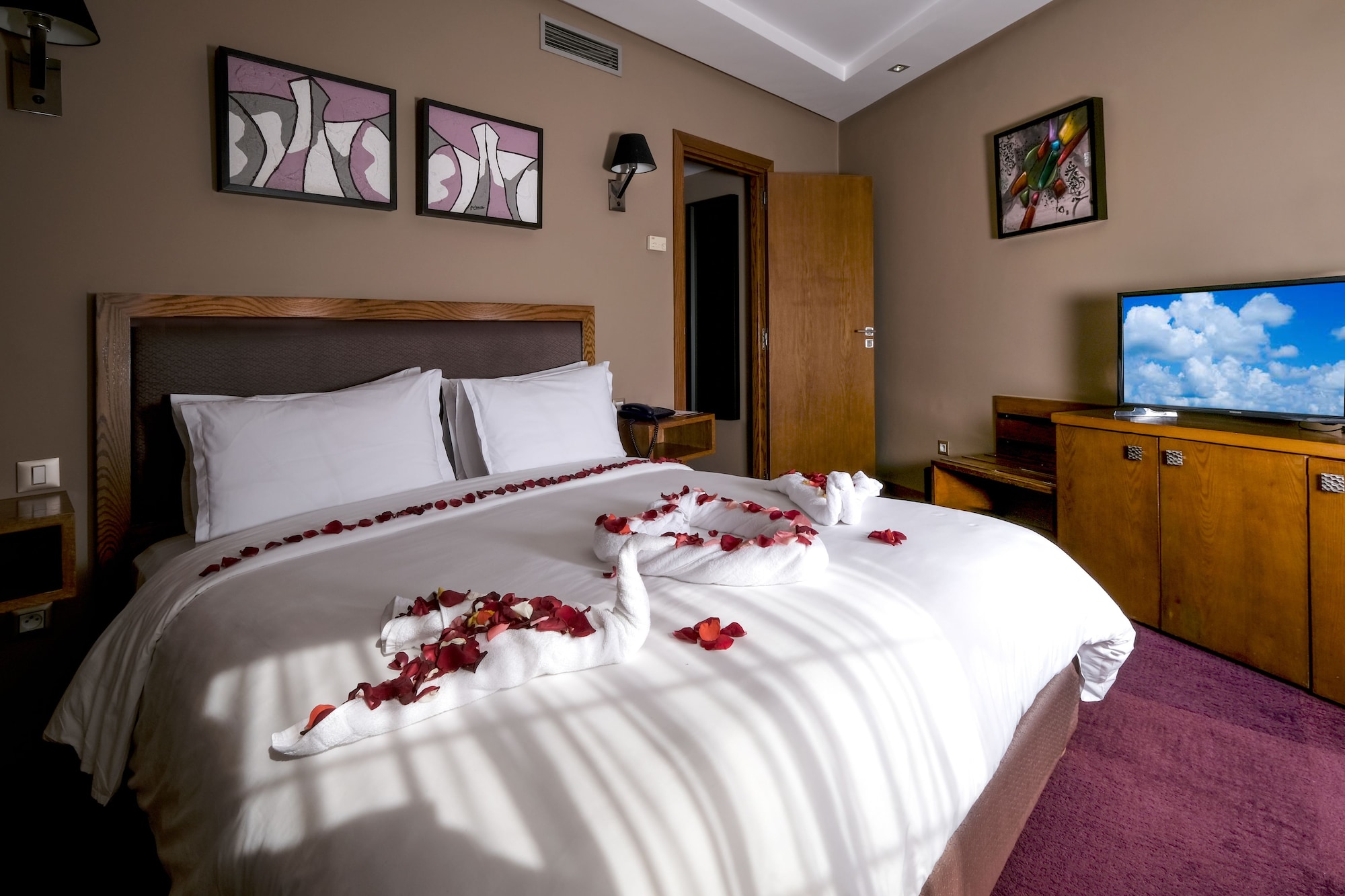 Princely, Suite, Queen Bed, City View, Terrace