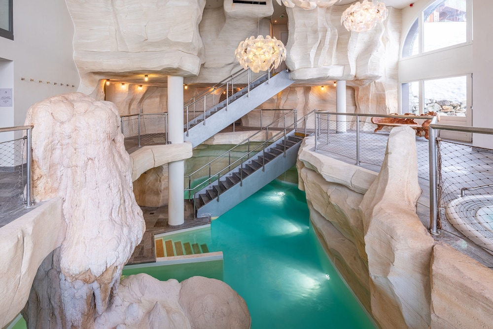 swimming pool spa