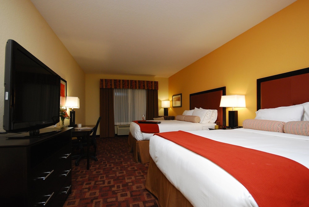 Holiday Inn Express Gonzales 10/29