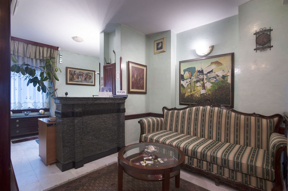 VILA LUX HOTEL 52/70