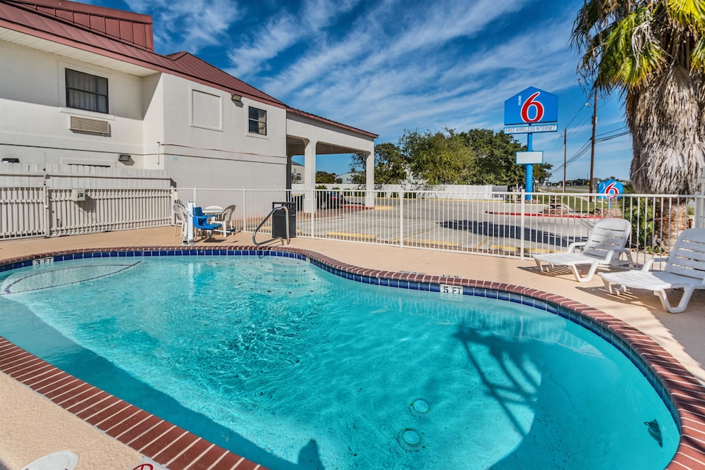 Motel6 San Marcos, TX - North 43/45