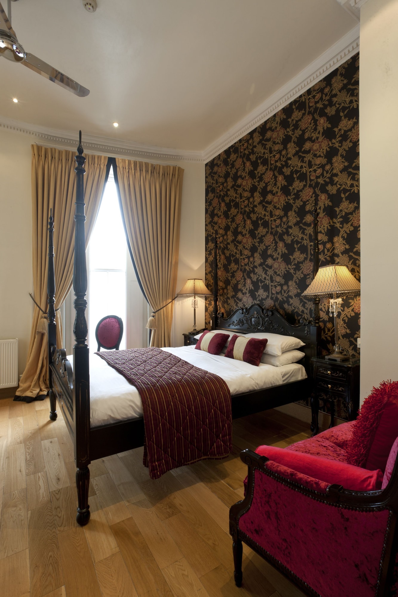 LUXURY, SUITE