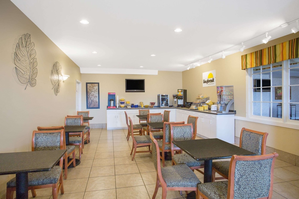 Days Inn by Wyndham Chester 13/18