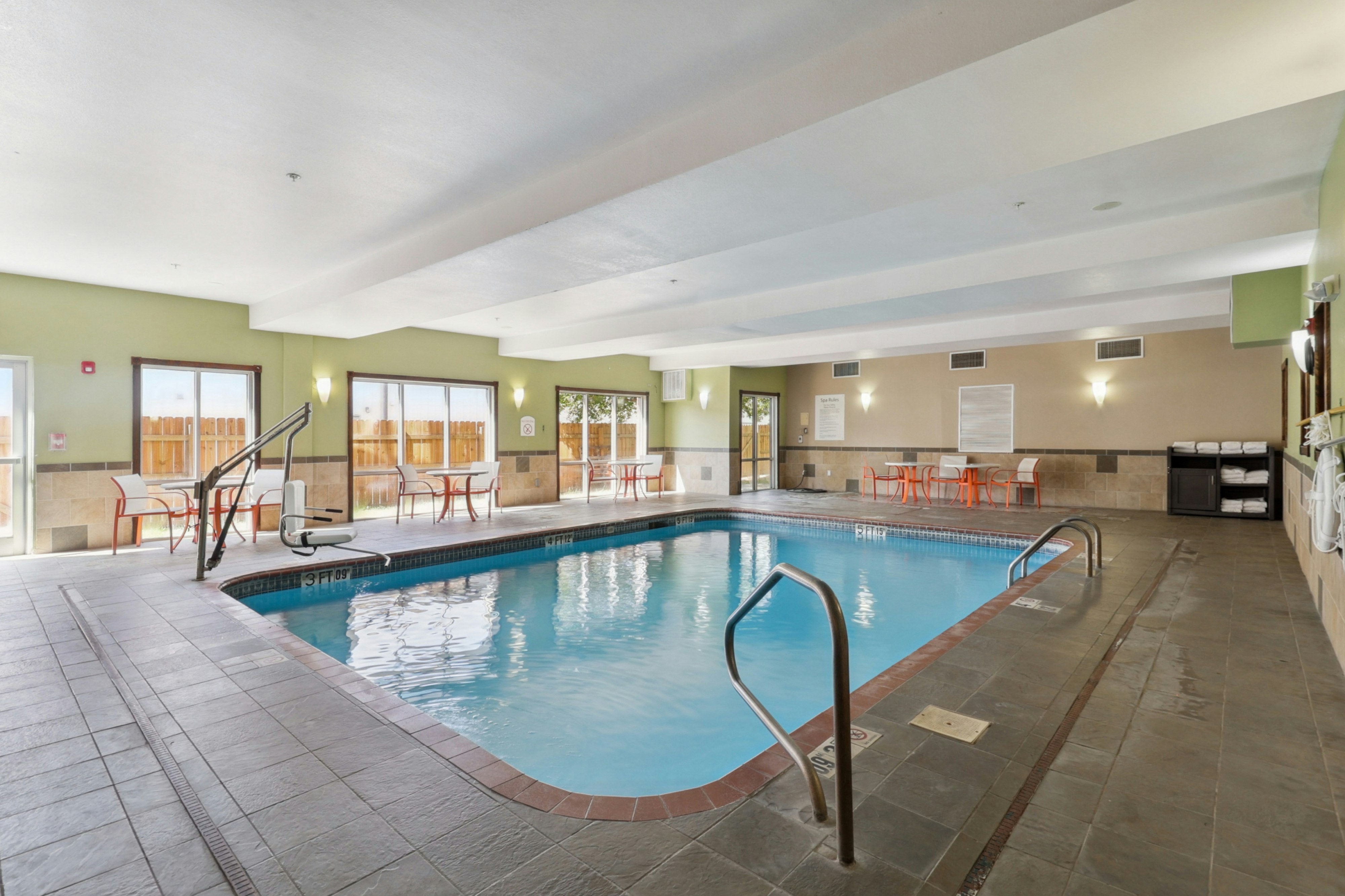 Holiday Inn Hotel Suites Slidell 34/79