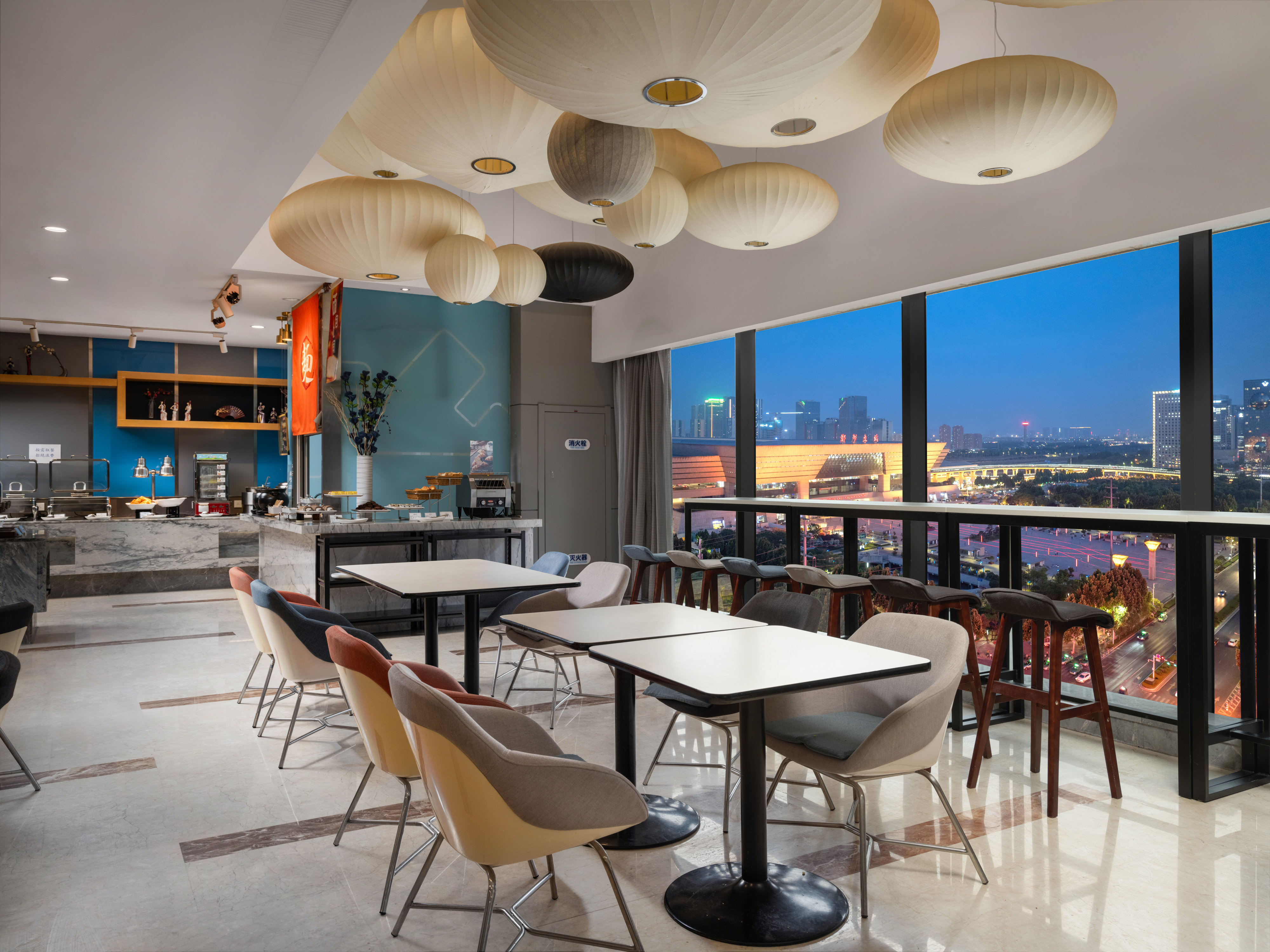 Holiday Inn Express Zhengzhou Zhengdong 49/73