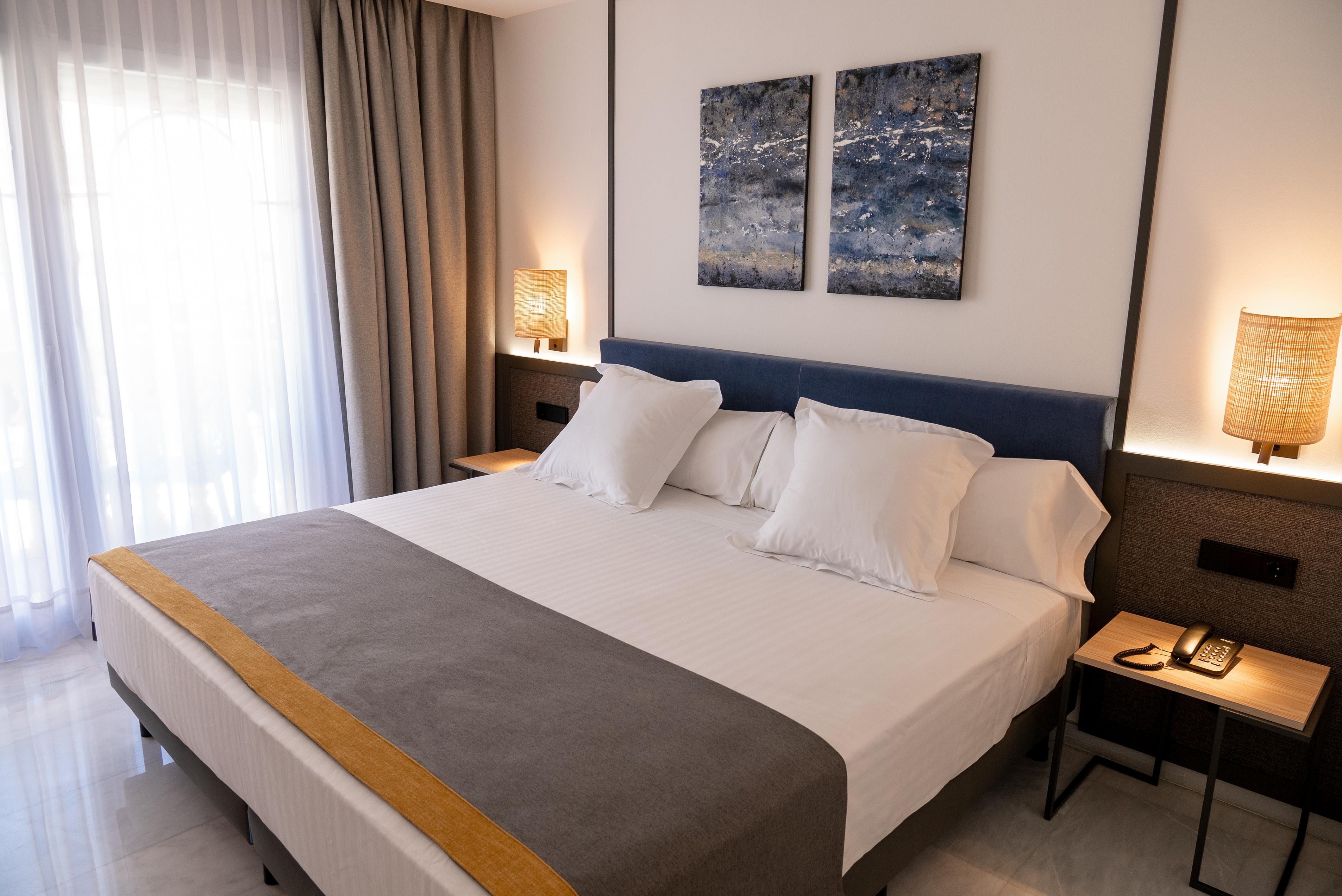 Superior, Double Bed, Side Sea View, Balcony