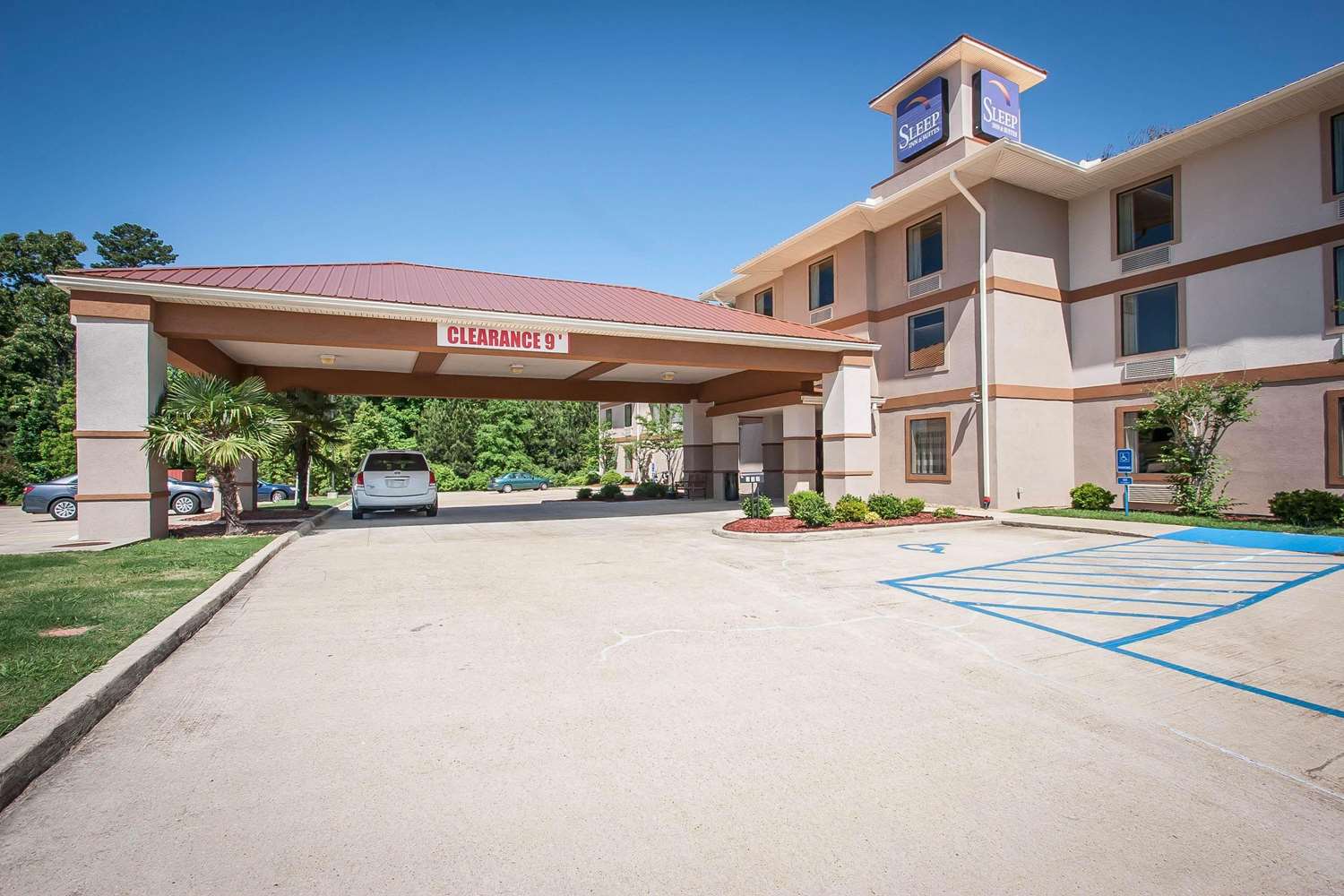 Pearl Jackson Airport Hotel 18/19