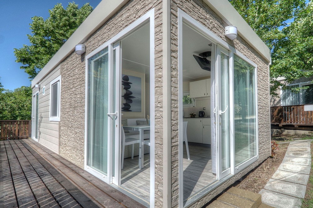 Flaminio Village Bungalow Park Campground 4/71