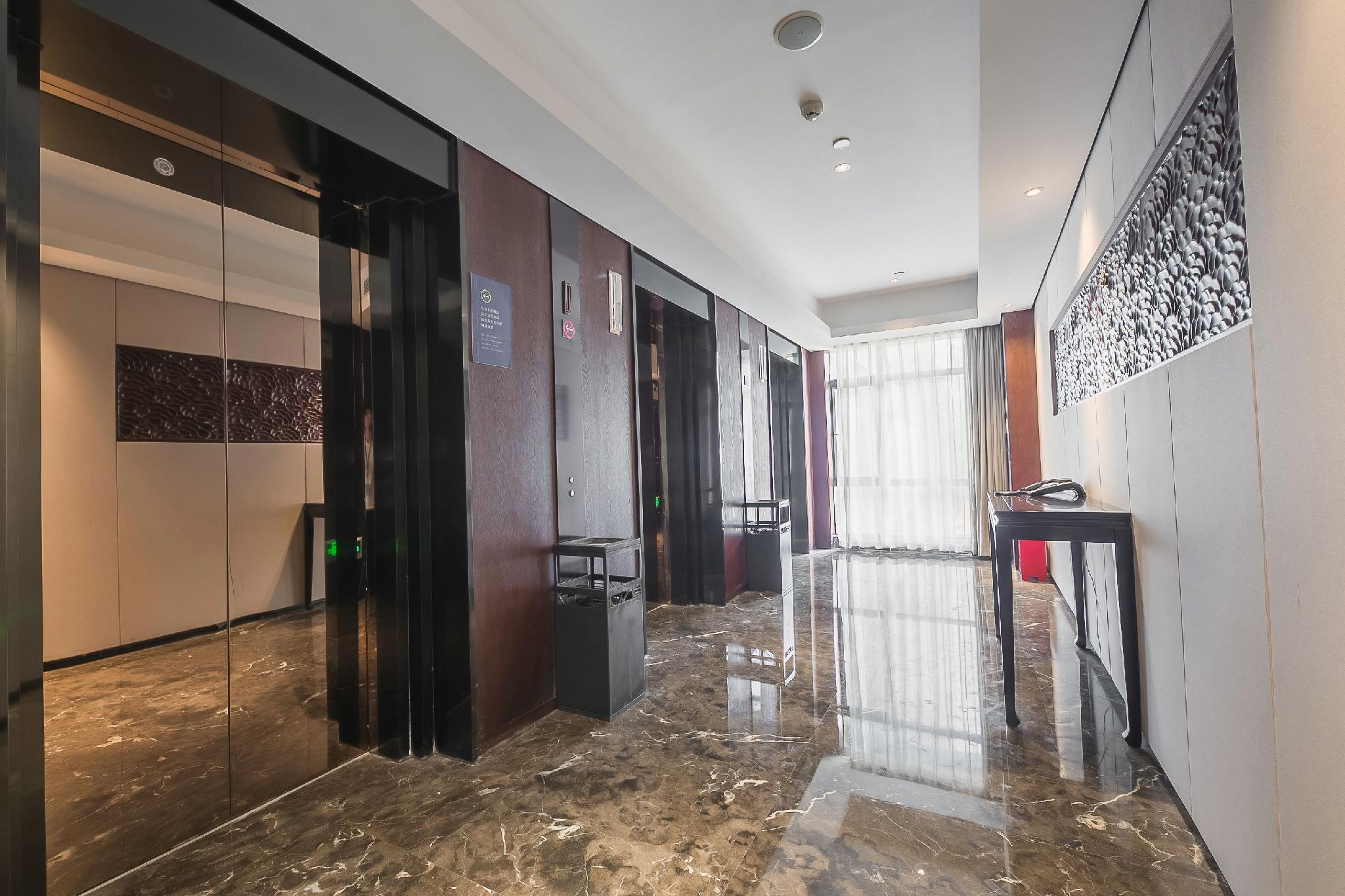 Le Noble Hotel 8/45