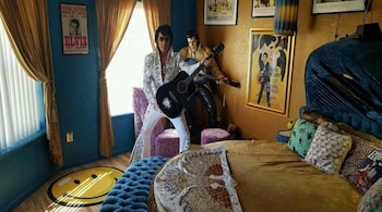 Branson Surrey Inn 34/65