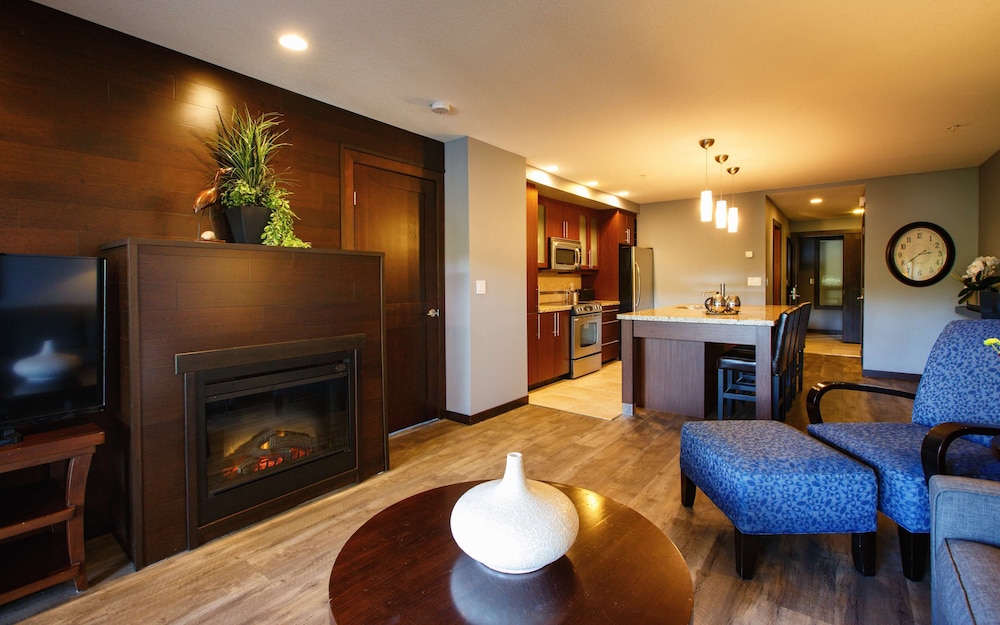 Sunrise Ridge Waterfront Resort 13/82