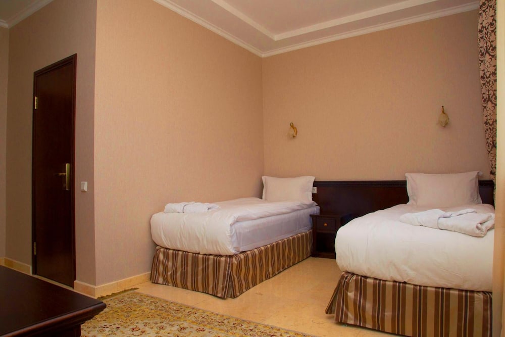 Royal Petrol Hotel 16/29