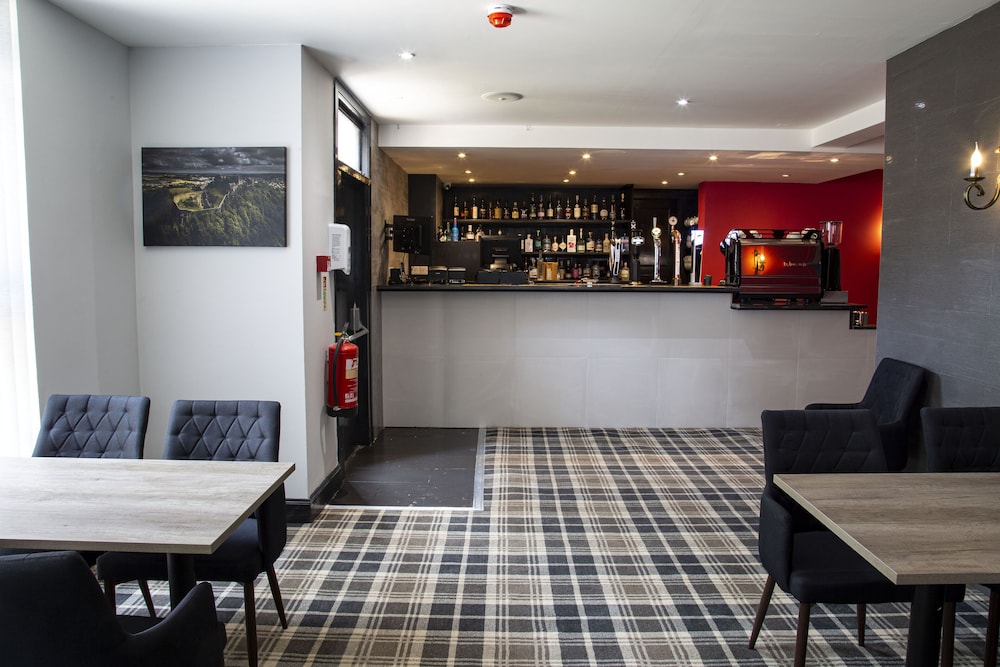 Crown Court Hotel & Bar 30/50
