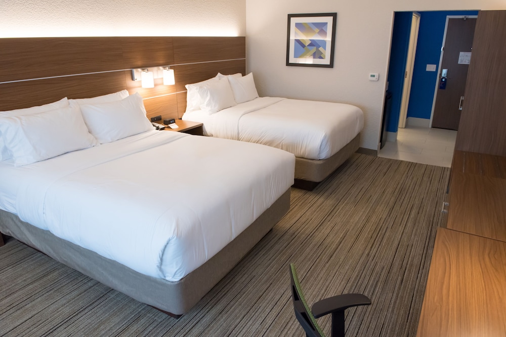 Holiday Inn Express & Suites Dayton North - Vandalia 11/50