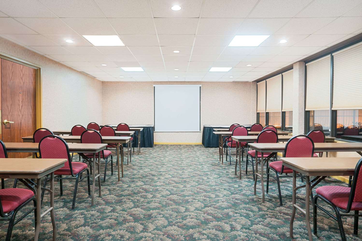 Ramada by Wyndham Plymouth Hotel and Conference Center 46/57