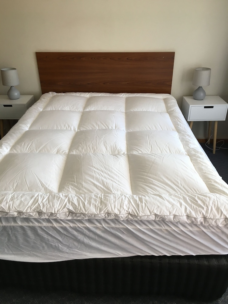 AIRPORT WHYALLA MOTEL 10/58