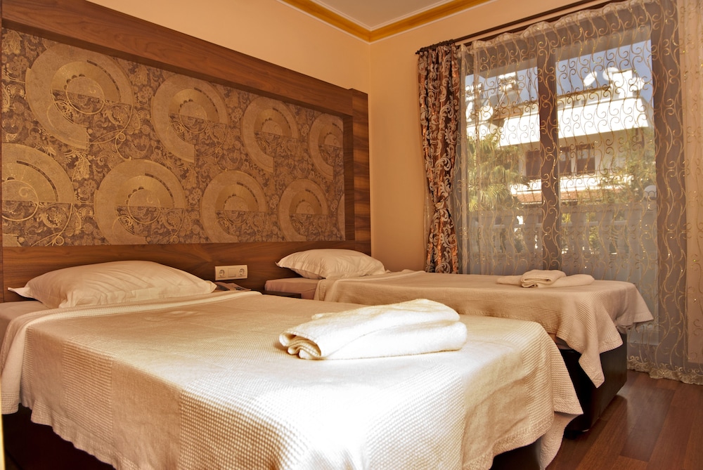 Dinara Hotel 29/66