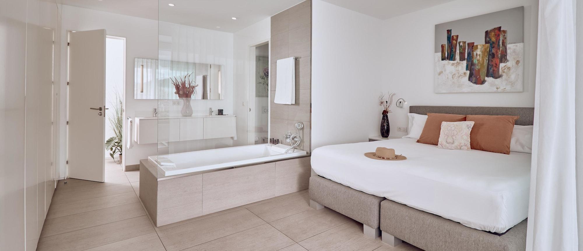 Serenity, 2 Bedrooms, Suite, Sea View, Hot Tub