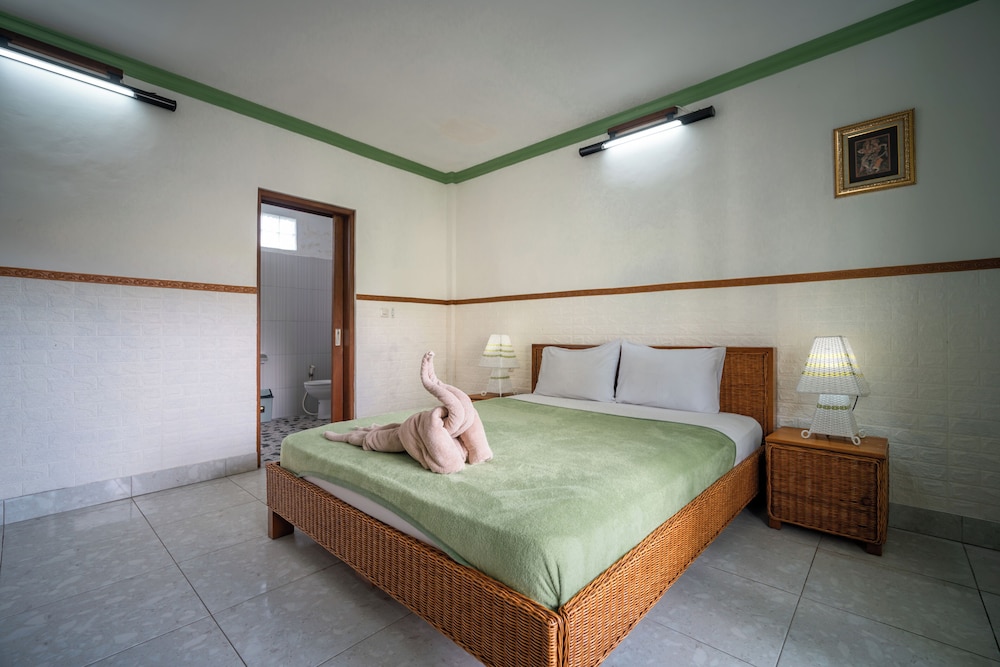 DELUXE, DOUBLE BED