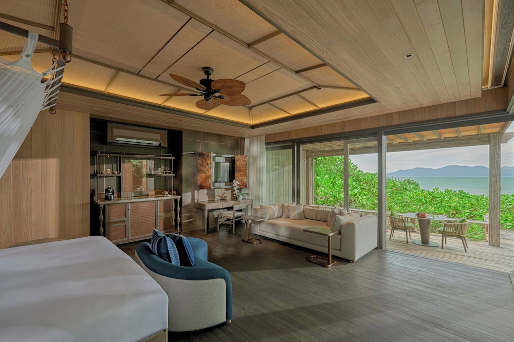 Pool, Villa, King Bed, Beach Front