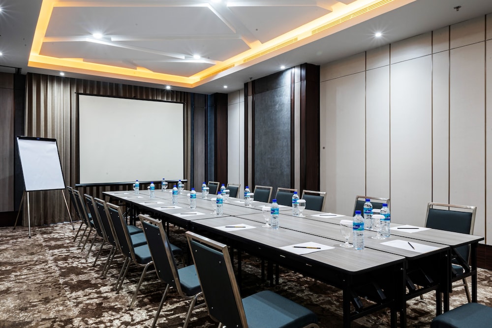 Platinum Tunjungan Hotel 40/50