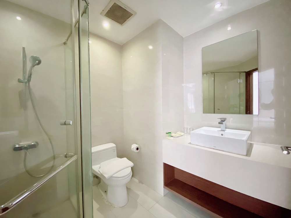 The Luxe Hotel 47/50