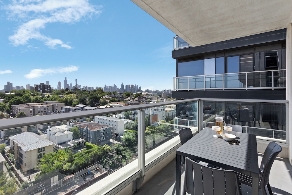 PUNTHILL SOUTH YARRA GRAND 4/61