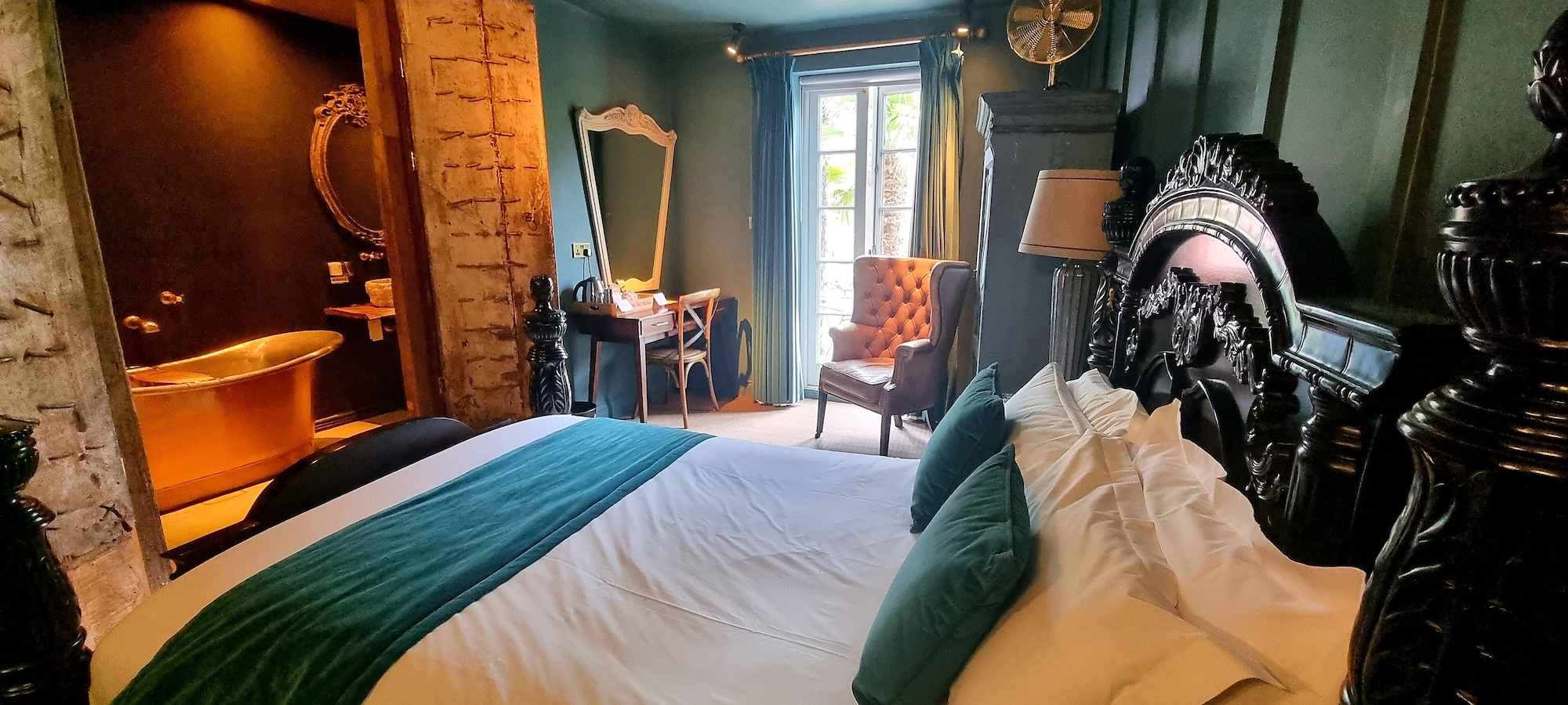 Grand, Petite, Double Bed
