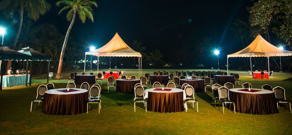 ESTHELL VILLAGE RESORT 44/48