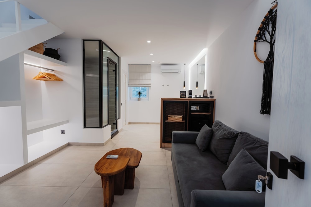 OLIVING MYKONOS LUXURY SUITES 34/50