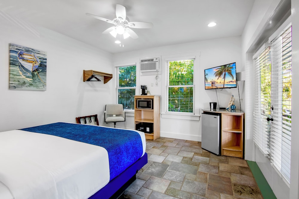 Island, King Bed