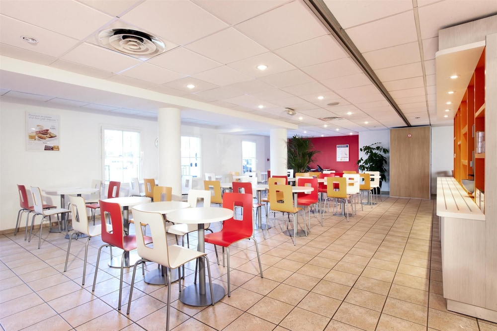 PREMIERE CLASSE PARIS OUEST PONT DE SURESNES 38/55